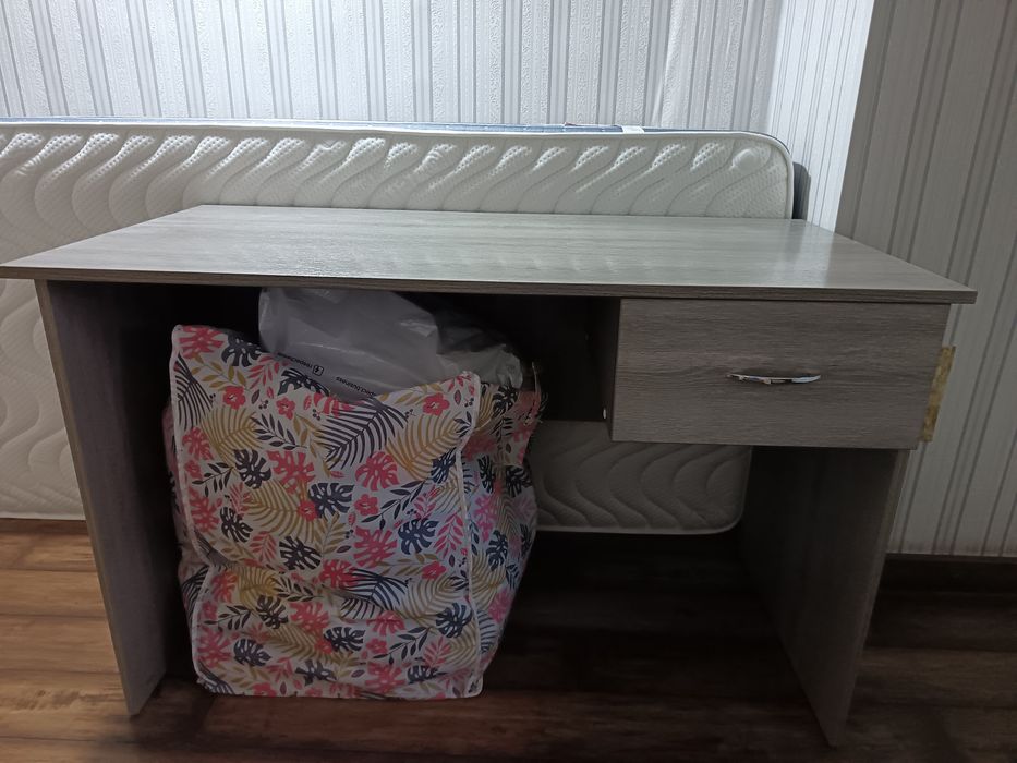 Столик , парта Aiko