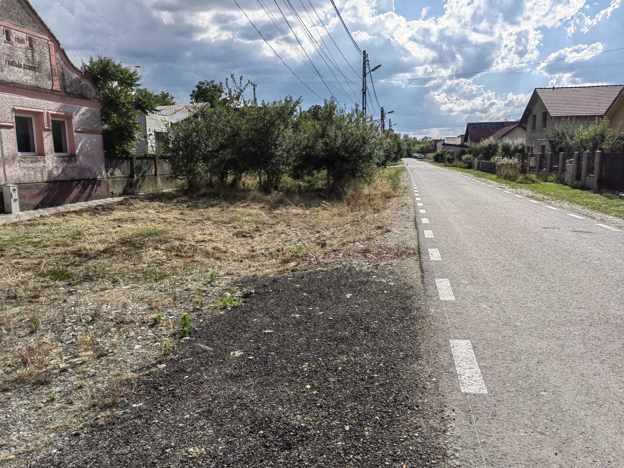 Persoana fizica vand casa + teren in Sanmihaiu Roman