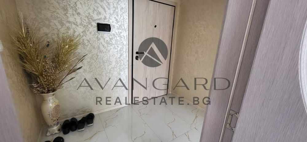 Продава се Двустаен апартамент в Пловдив, Център - 67 кв.м за 2400 €/кв.м - Снимка #8