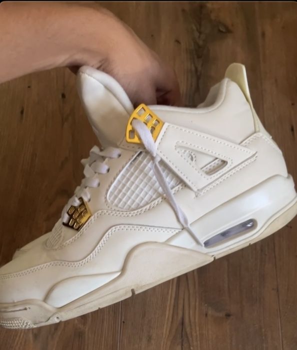 Air Jordan 4 Retro Metallic gold