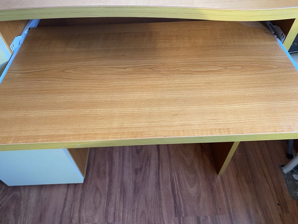 Компактно и запазено бюро – 90×50×80 см