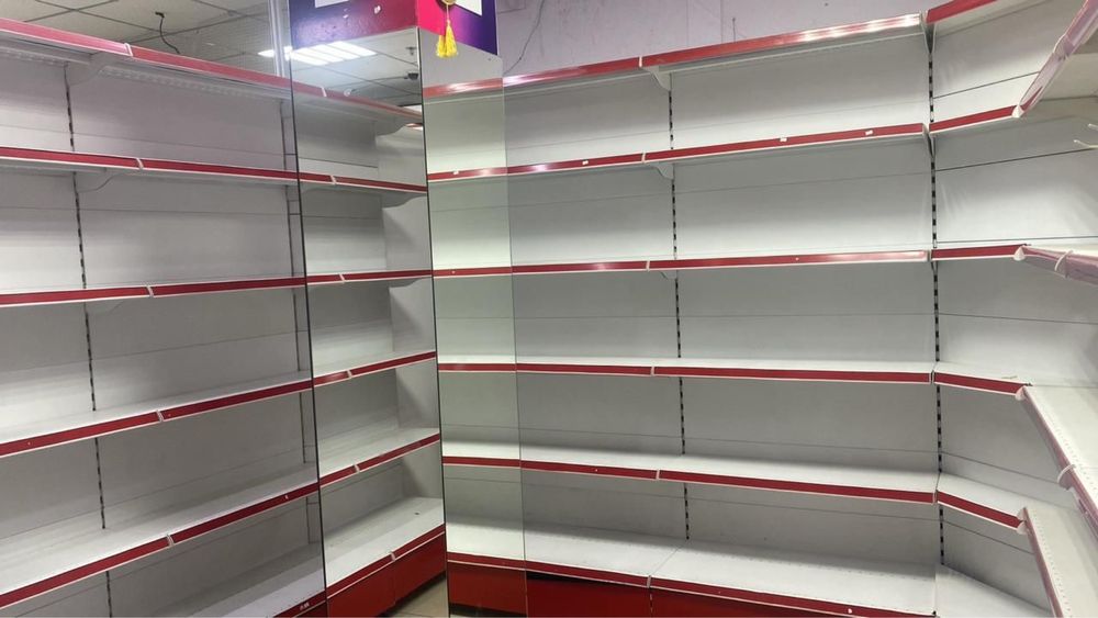 Продаются стильные П-образные стеллажи для магазина/бутика!