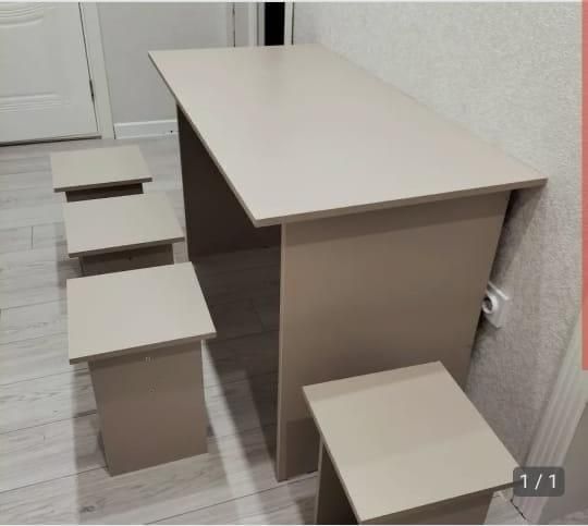 Срочно продам стол с табуретками!!!