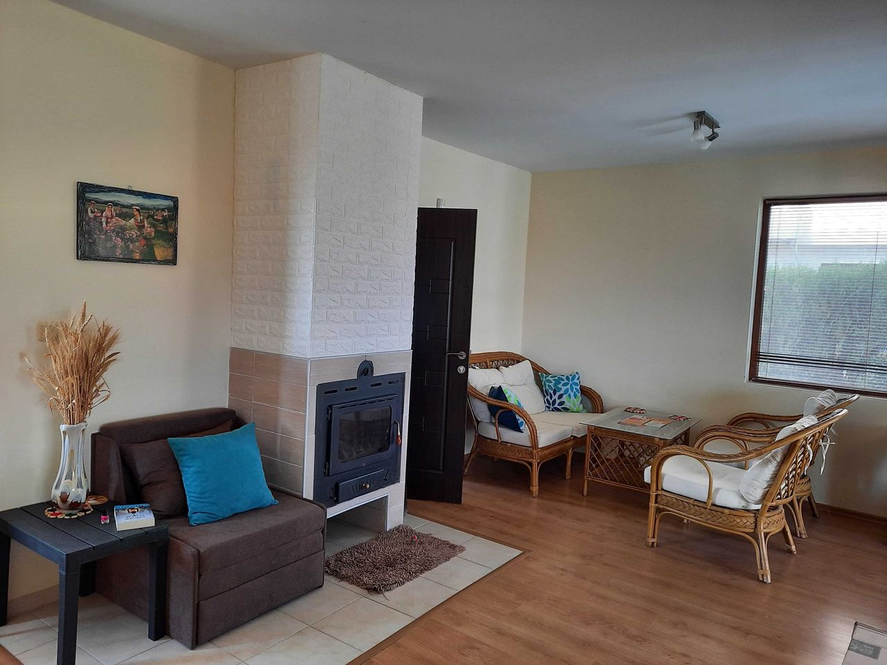 Дава се под наем Къща в с. Гюльовца, Област Бургас - 106 кв.м за 650 € - Снимка #2