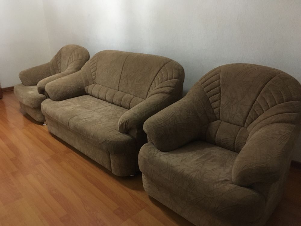 Продам диван с креслами в отличном состояний без запахов,грязи,пыли,
