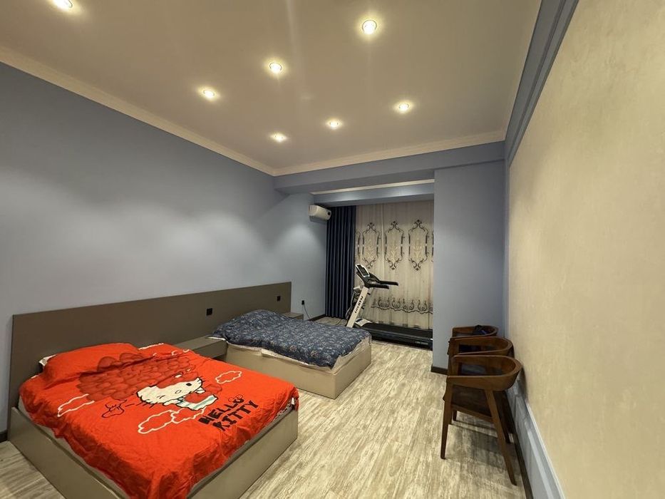 Yakkasaroy Lyuks 4 xona 200M2