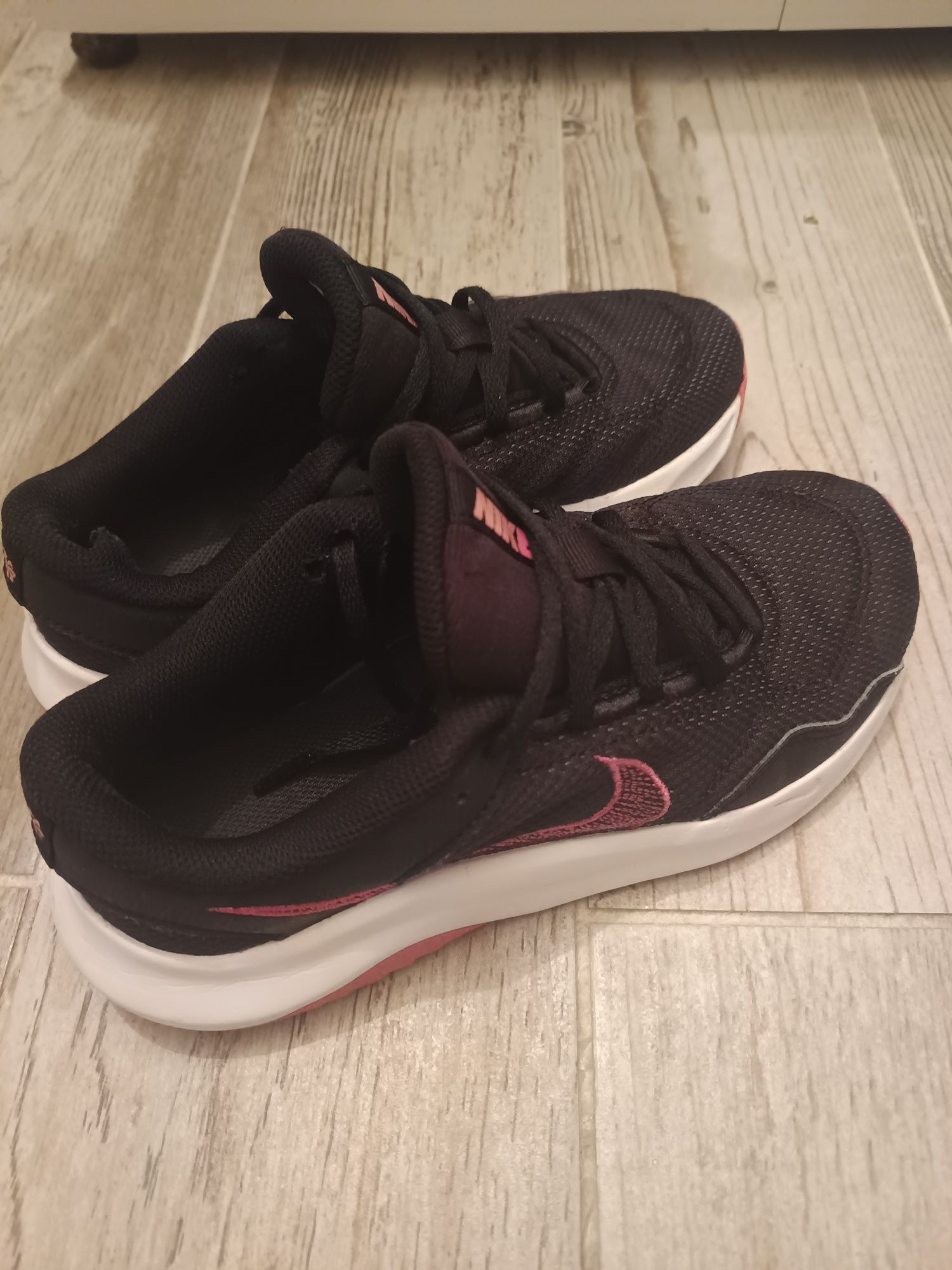 Дамски маратонки Nike