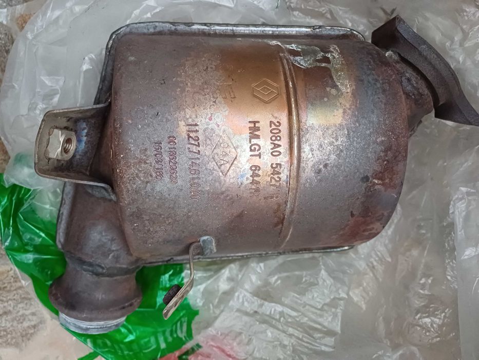 Vând catalizator Logan II defect