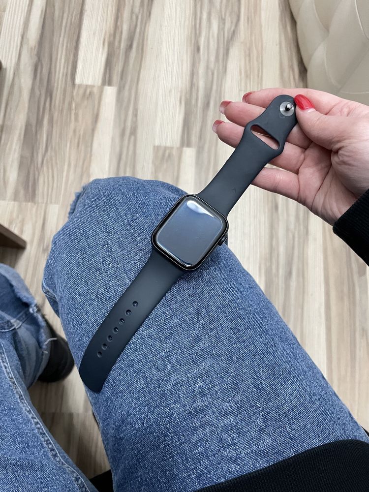 Смарт-часы Apple Watch SE 2 Gen (2022) 44 мм черный