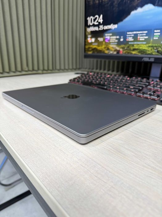 Mackbook Pro M1 Pro chip, 90% battery, 14 dyum display, 16/512 gb