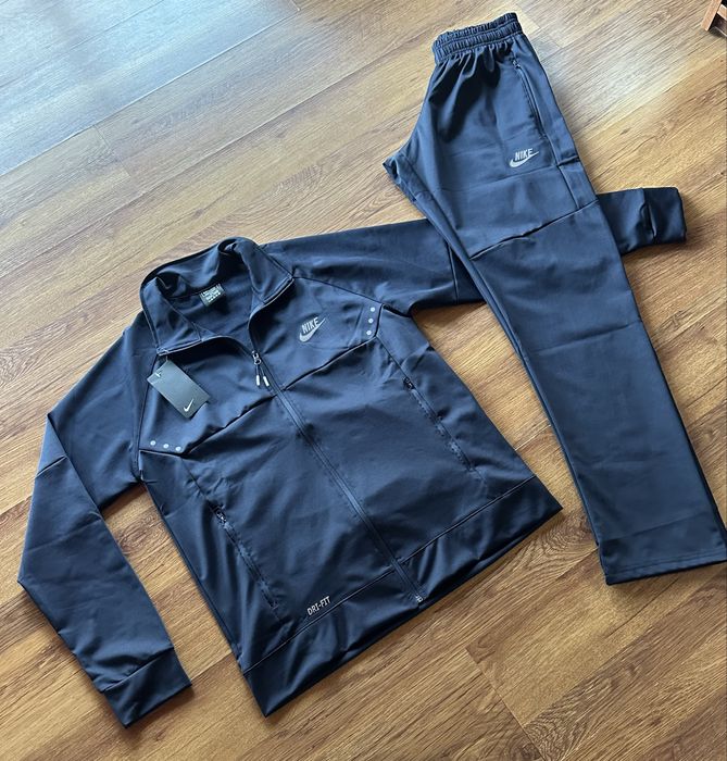 Мъжки,полиамиден,тъмно син екип Nike с лека,топла подплата