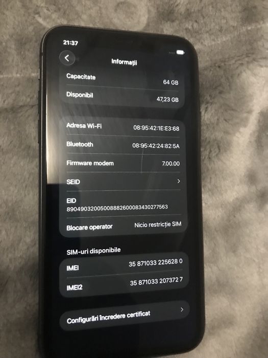 Vand iphone 11 de 64 gb negru
