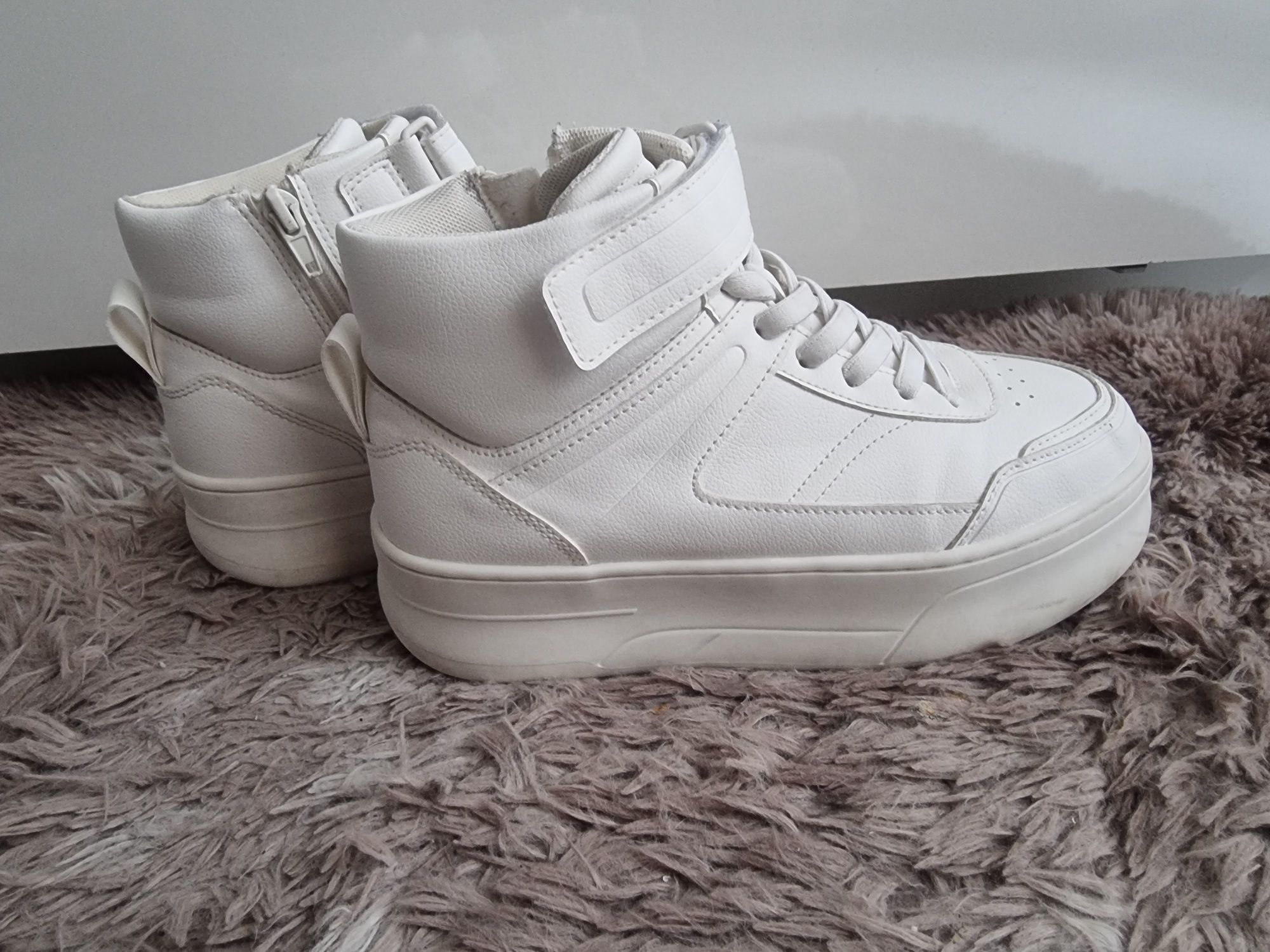 ZARA* Висок модел сникърси, като нови