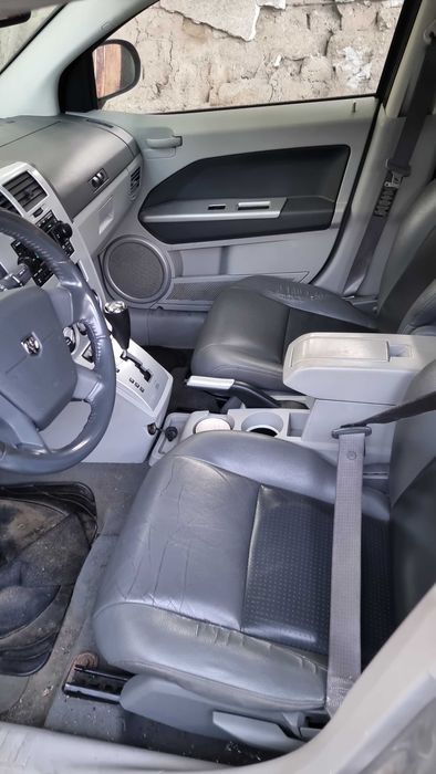 Продават Додж Калибър