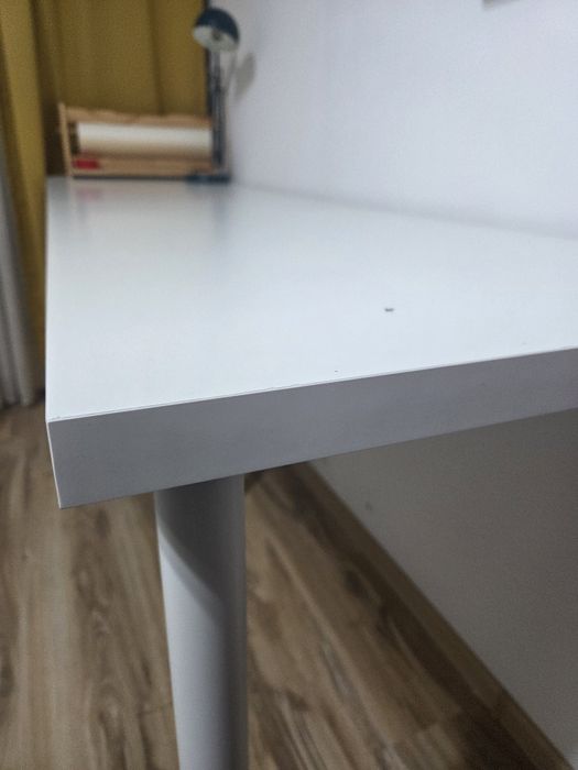 Birou culoare alb Ikea.  Dimensiune 200cm lungime x 60 cm  lățimea