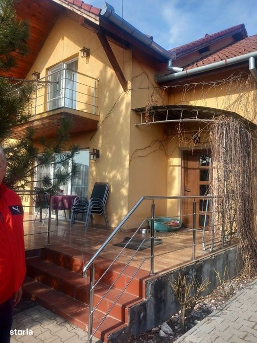 Casa cu etaj,cu garaj ,200 mp,teren 500 mp,semimobilat, în Sângeorgiu