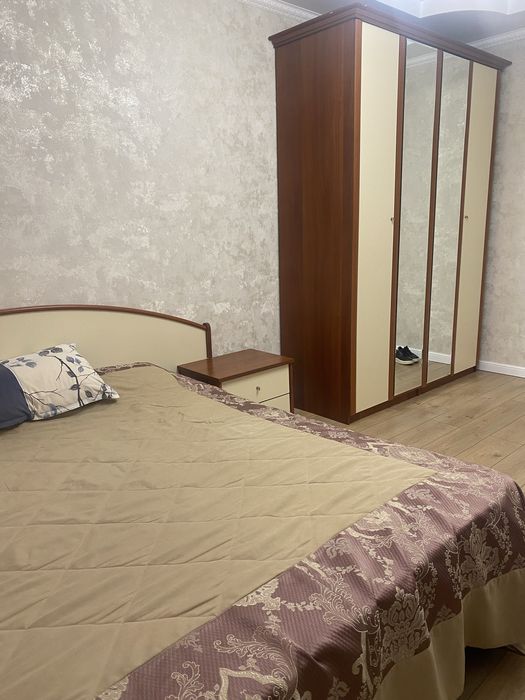 Продается спальный гарнитур