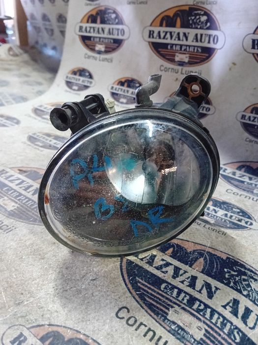 proiector dreapta audi a4 b8 2010