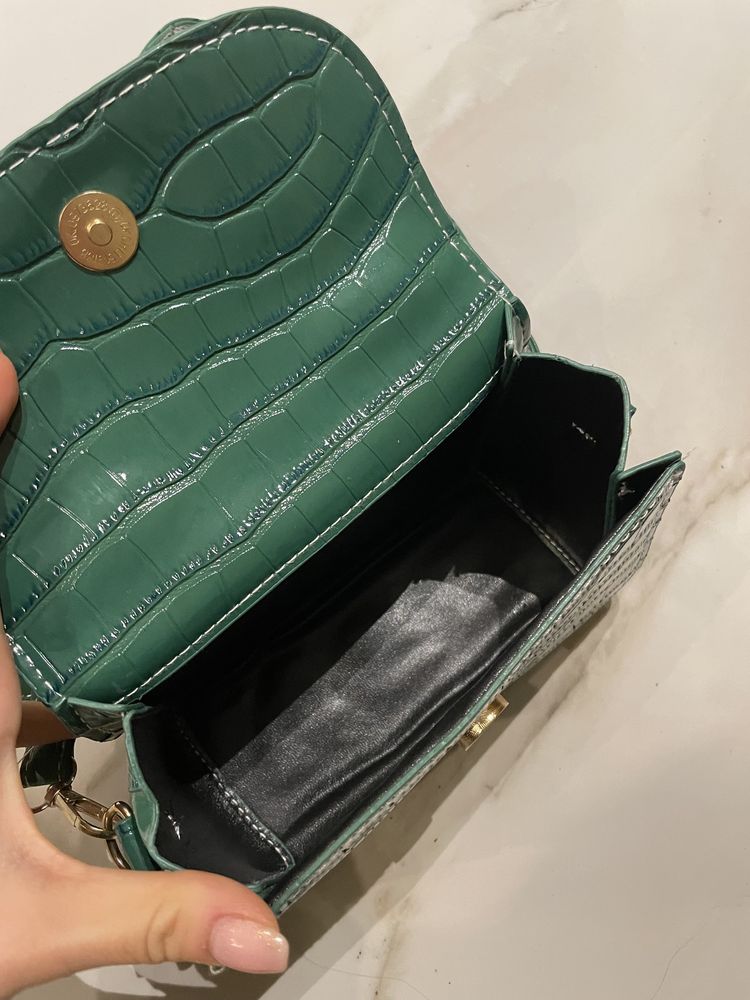 Малка чанта, зелена