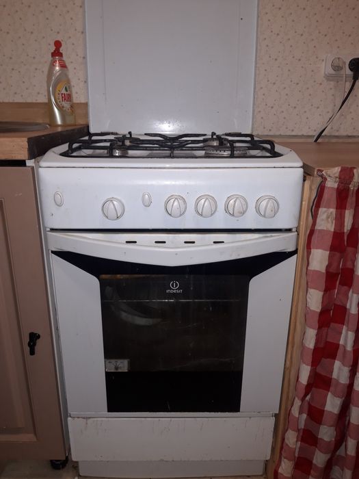Продам газовую плиту
