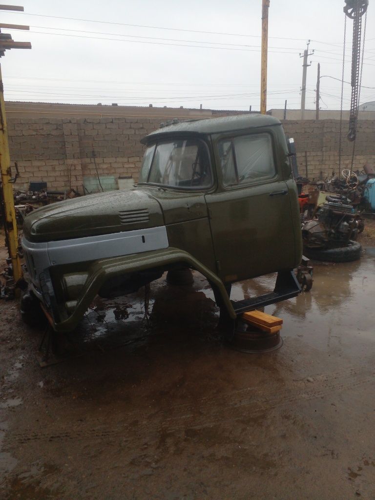 Zil 131 kabina sotiladi