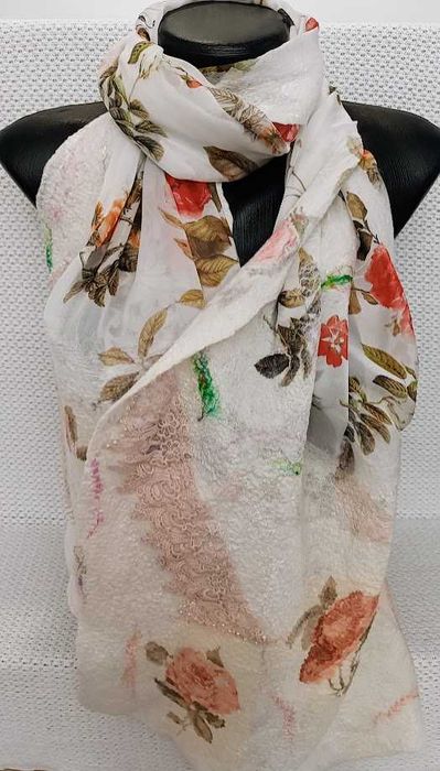 Филцов шал , ръчно изработен чрез мокро плъстене от вълна и коприна