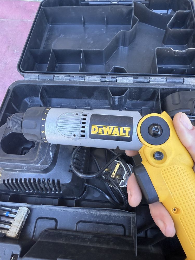 Акомулаторна  отвертка dewalt