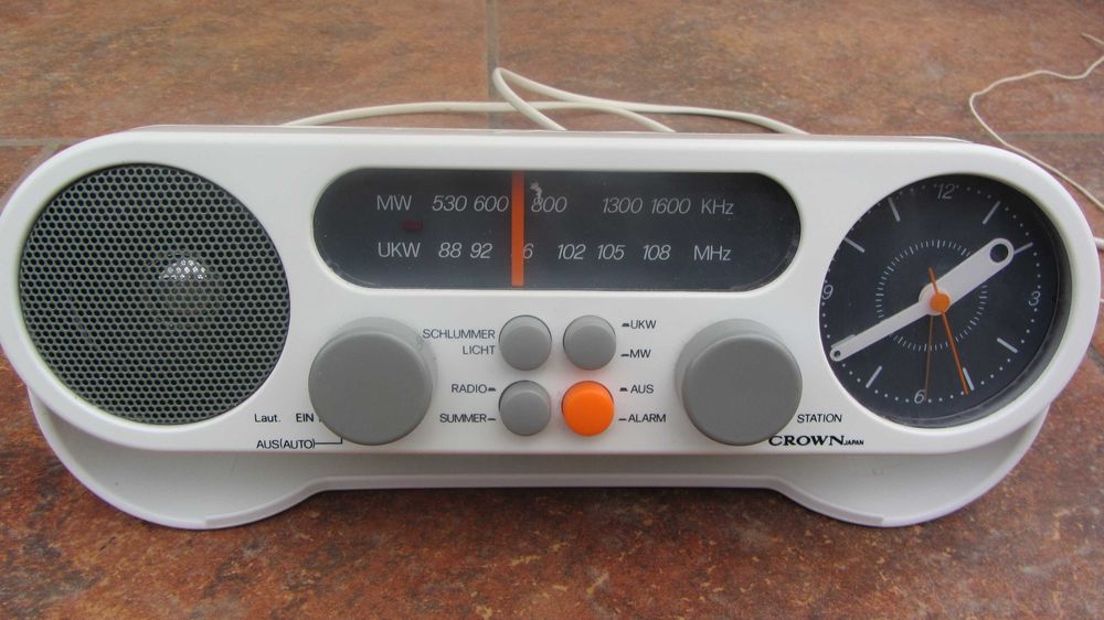 Radio alb cu ceas mare Crown Japan superb deosebit alarma lumina veghe