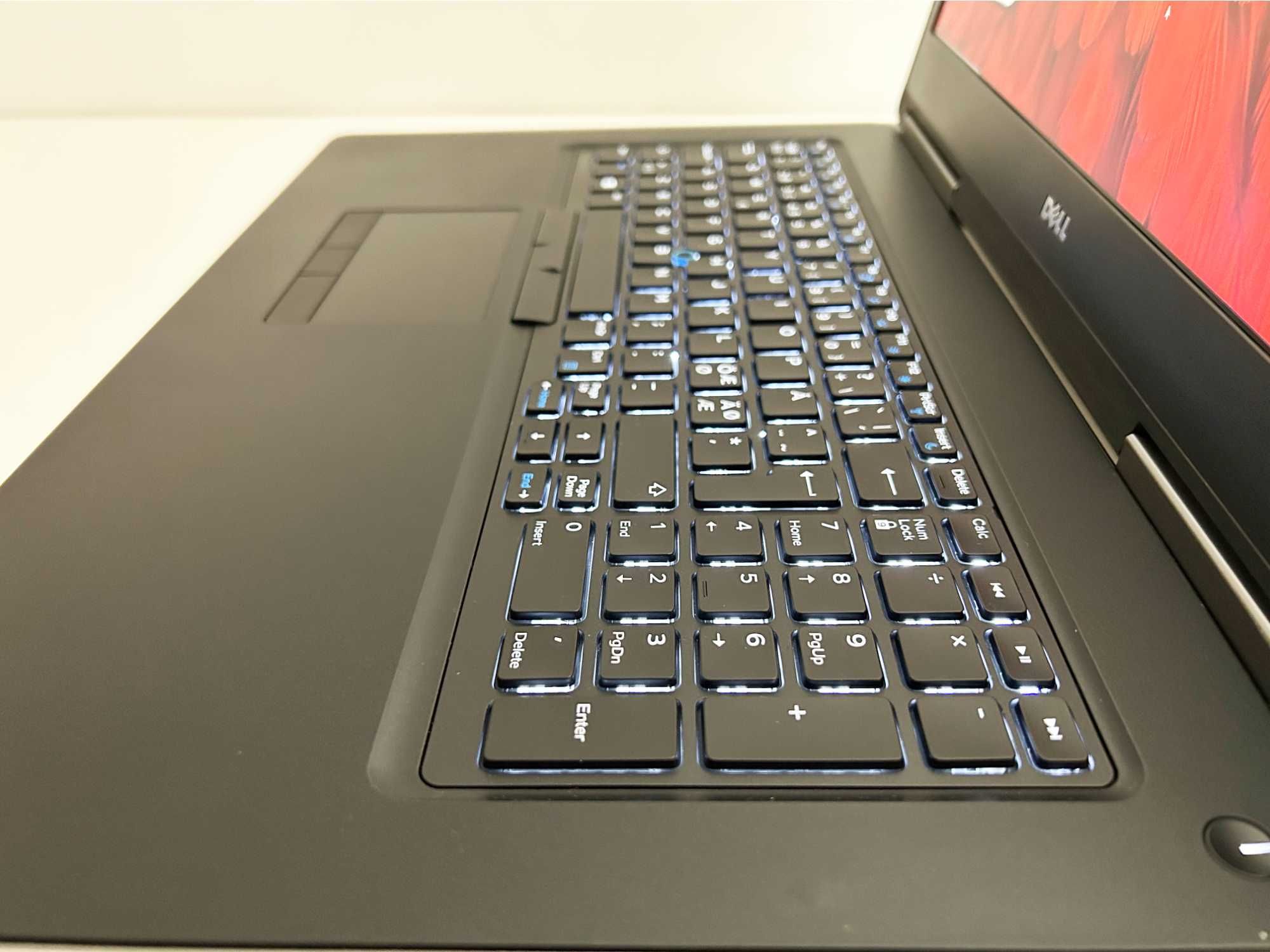 Laptop Dell Precision 7720 17 inch Xeon 32gbram nVidiaQuadro IMPECABIL