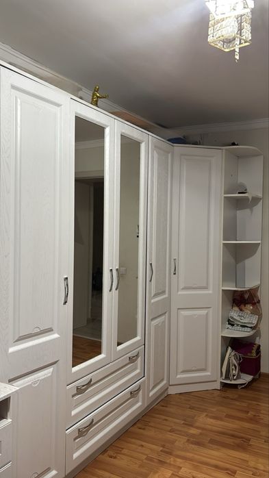 Продаю большой угловой шкаф