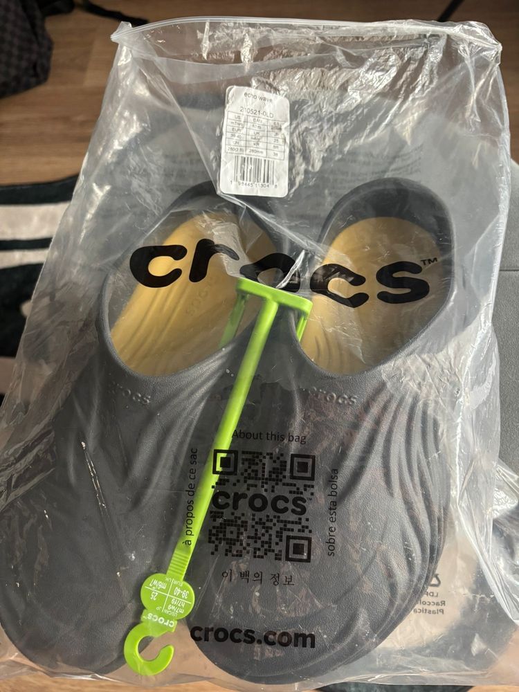 Vand Crocs negri, purtati de 2 ori!