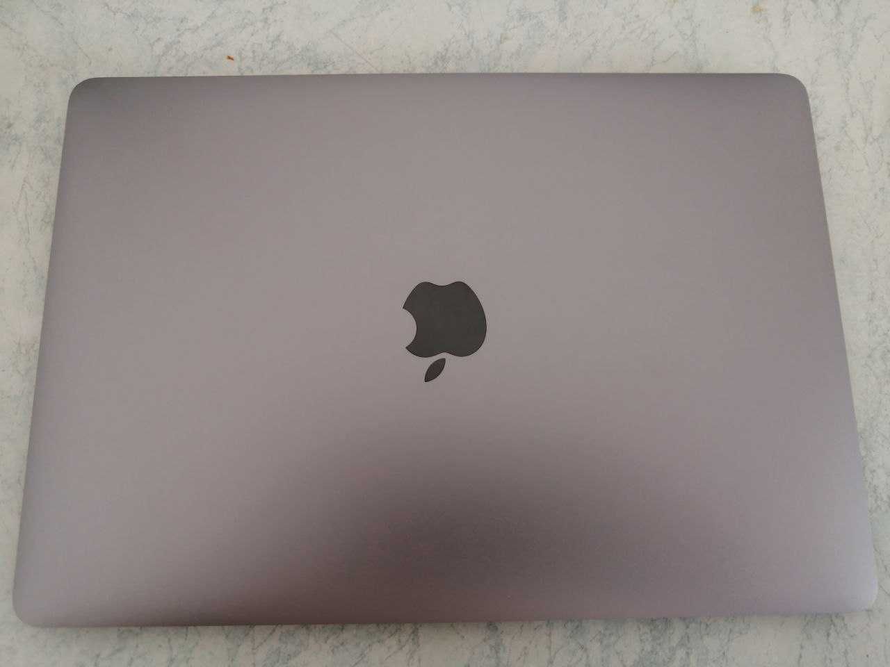 MacBook Air M1 2020 продам