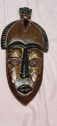 Masca africana din lemn de abanos