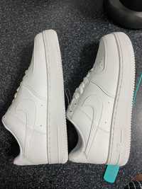 Vand adidasi Nike air force 1, marimea 42, 26,5 cm, albI