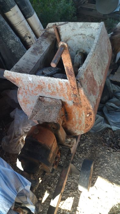 Продам бетономешалку на бензиновом двигателе.