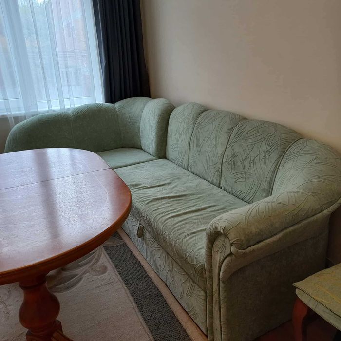 Ъглов диван в отлично състояние – 2.6 × 2 м