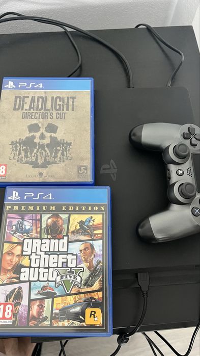 Vand Playstation 4 slim