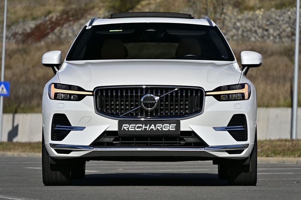 Volvo XC 60 VOLVO XC60 T8-Recharge AWD Inscription -Ventilatie Harman/Kardon 444cp