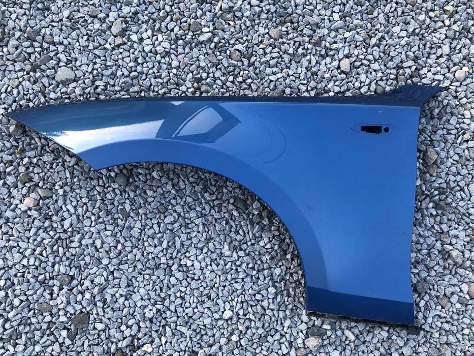 Aripa stanga fata BMW seria 1 E87 E88 E82 originala albastru