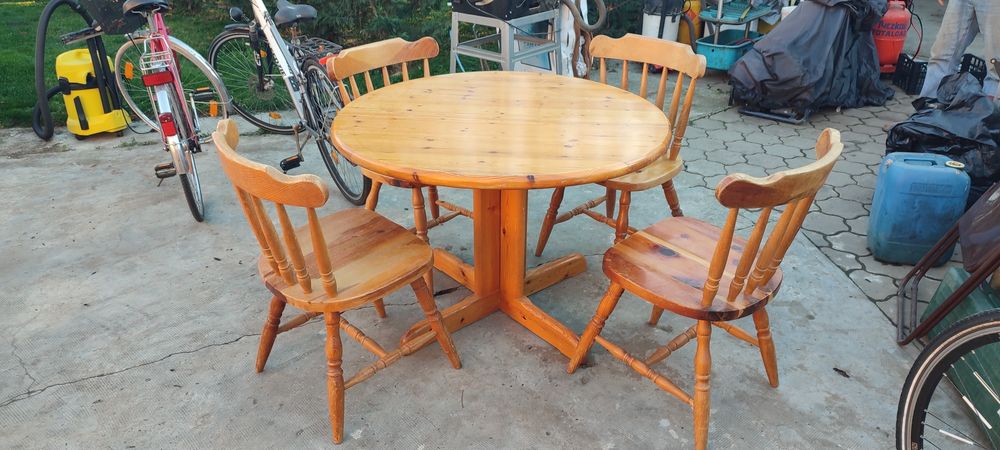 Masă rotundă cu 4 scaune lemn masiv