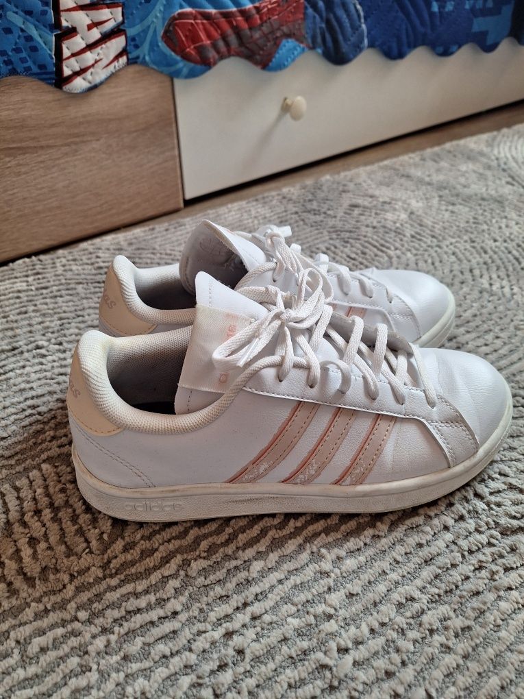 Сникърси  Adidas