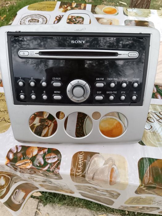 Vând casetofon de ford