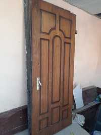 Ko'cha Eshik, Дверь.
