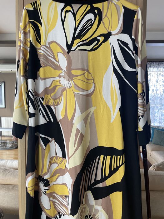 Рокля на жълти цветя