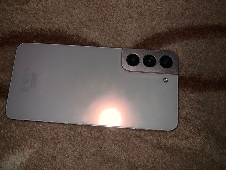 Vand Samsung Galaxy S22 trimit