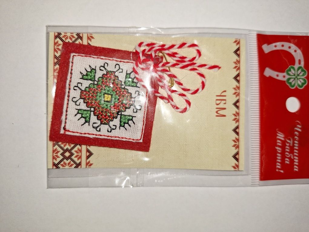 Мартеници на едро