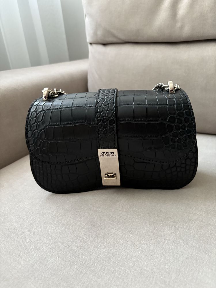Намалени Чанти Guess, Chanel