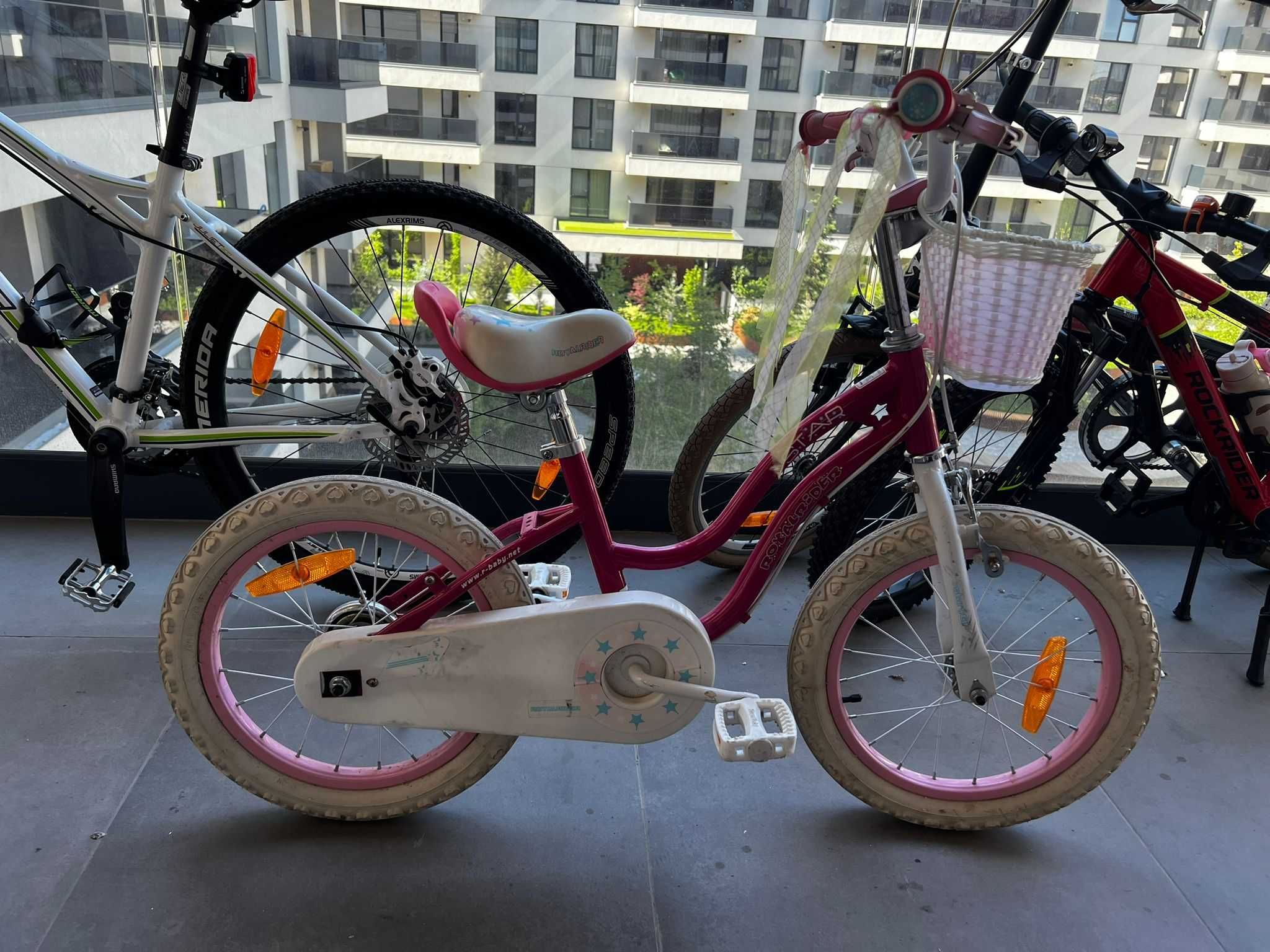 Bicicleta RoyalBaby fata 4-6 ani