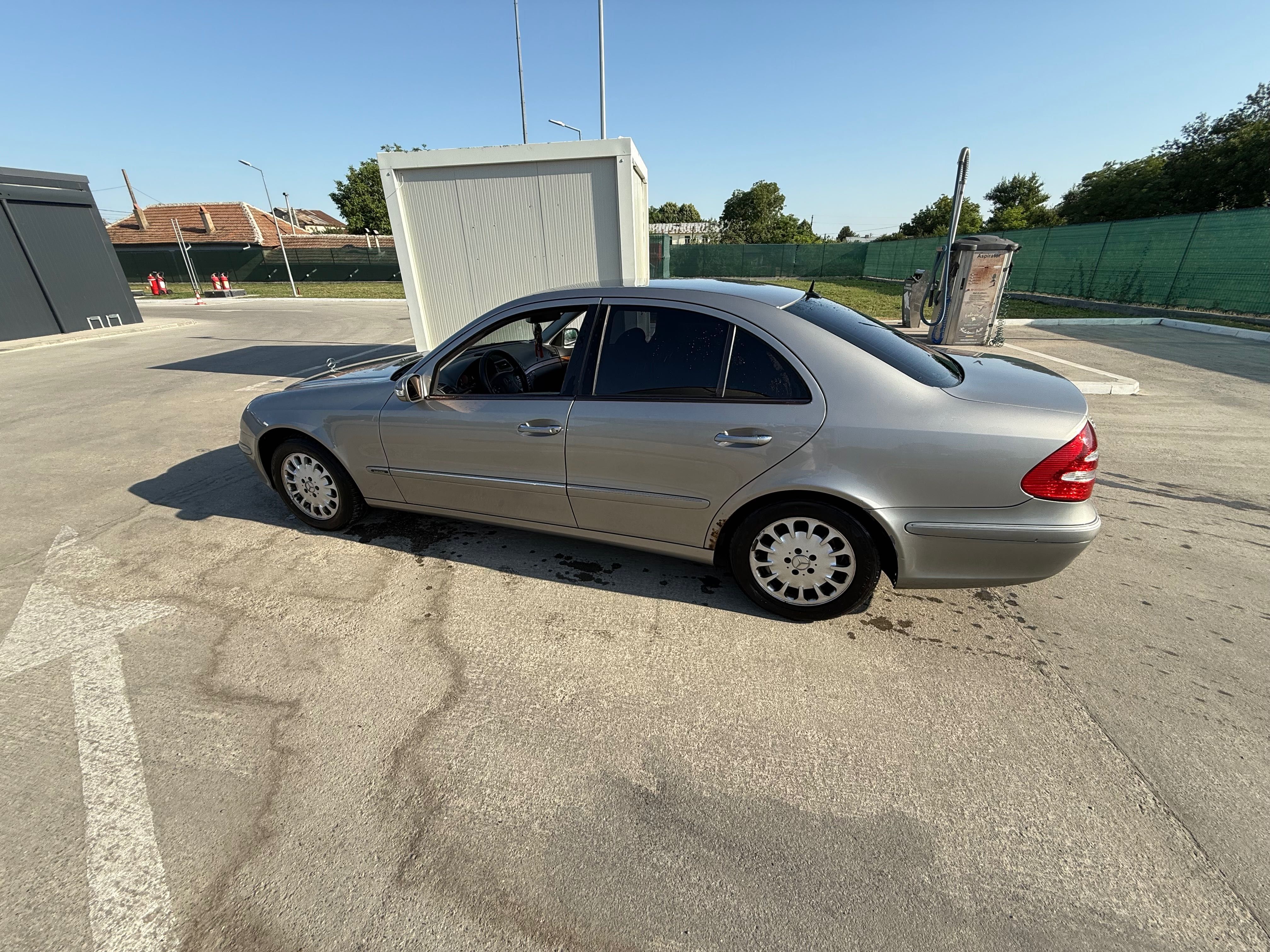 Mercedes  benz e220