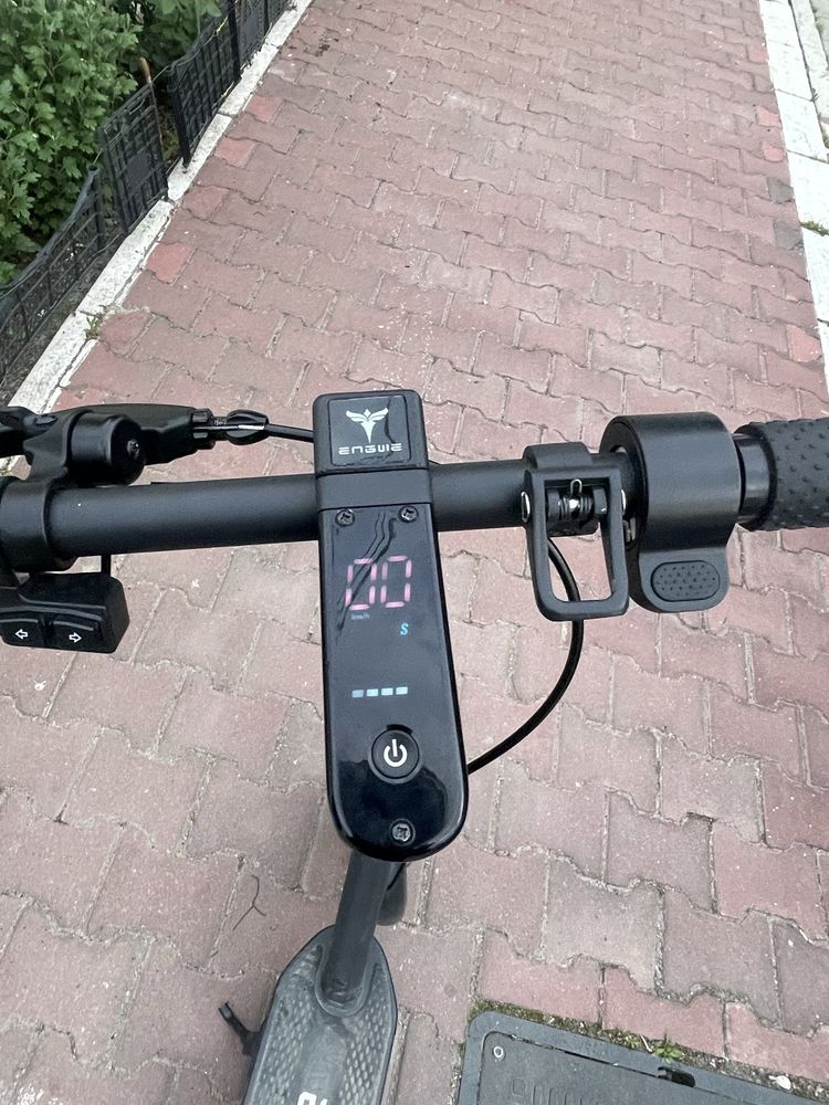 Vand sau schimb trotineta electrica